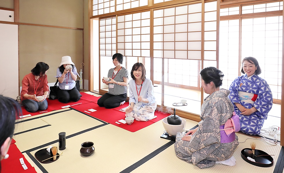 和の香る非日常を。茶道体験