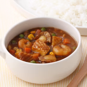 【プレミアム熟カレーで作る】レンジでお手軽！シーフードカレー【コクらくレシピ】