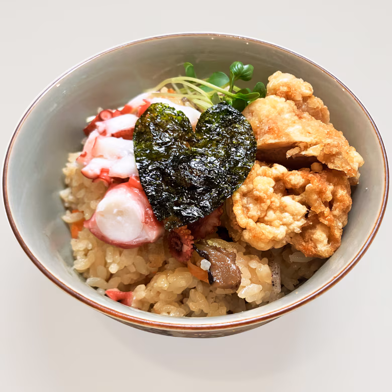 【炊き込み御膳で作る】コクヨ洗えるハサミ「チョキ足し」で簡単トッピング！より健康的で、美味しい「炊き込み御膳」
