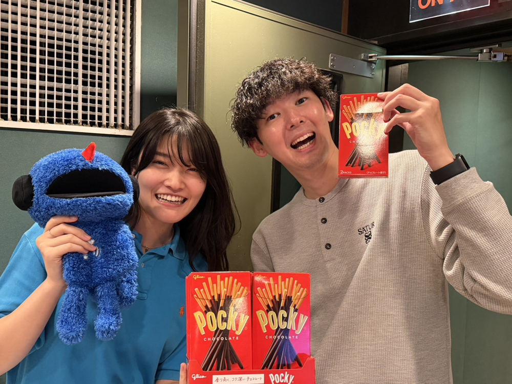 左からゲストアーティストのひおりさん、DJのハタノユウスケさん