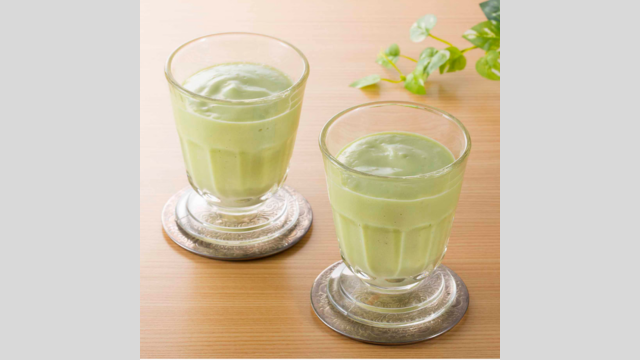 almond-milk-banana-avocado-smoothie.png
