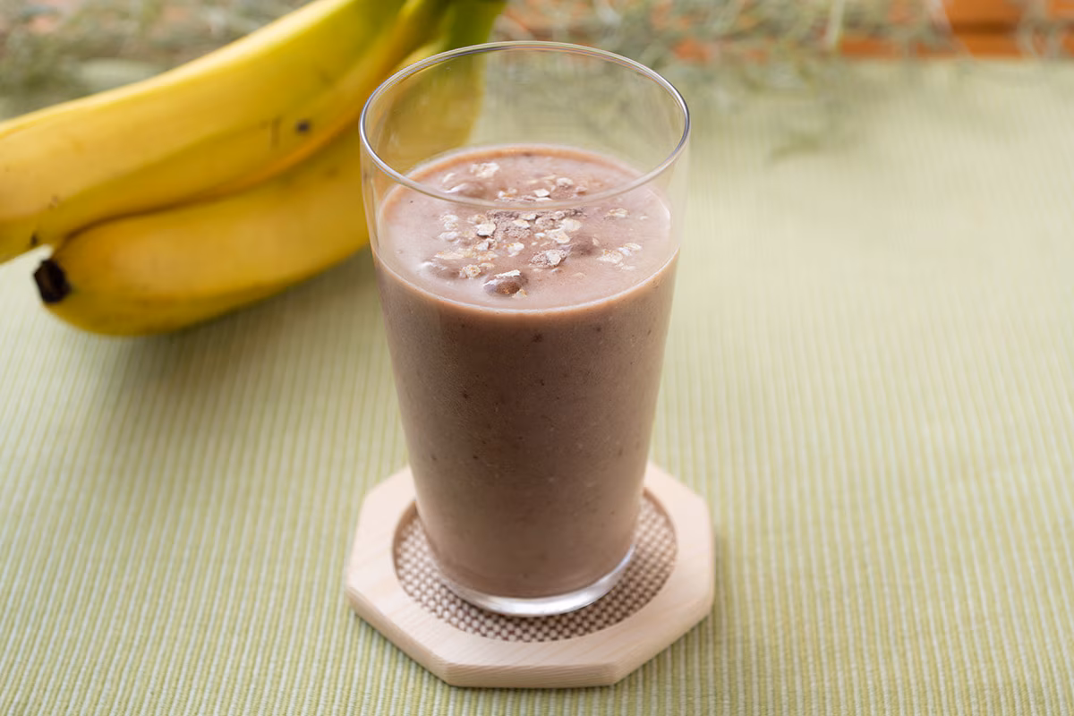 アーモンドミルクのチョコレートプロテインスムージー