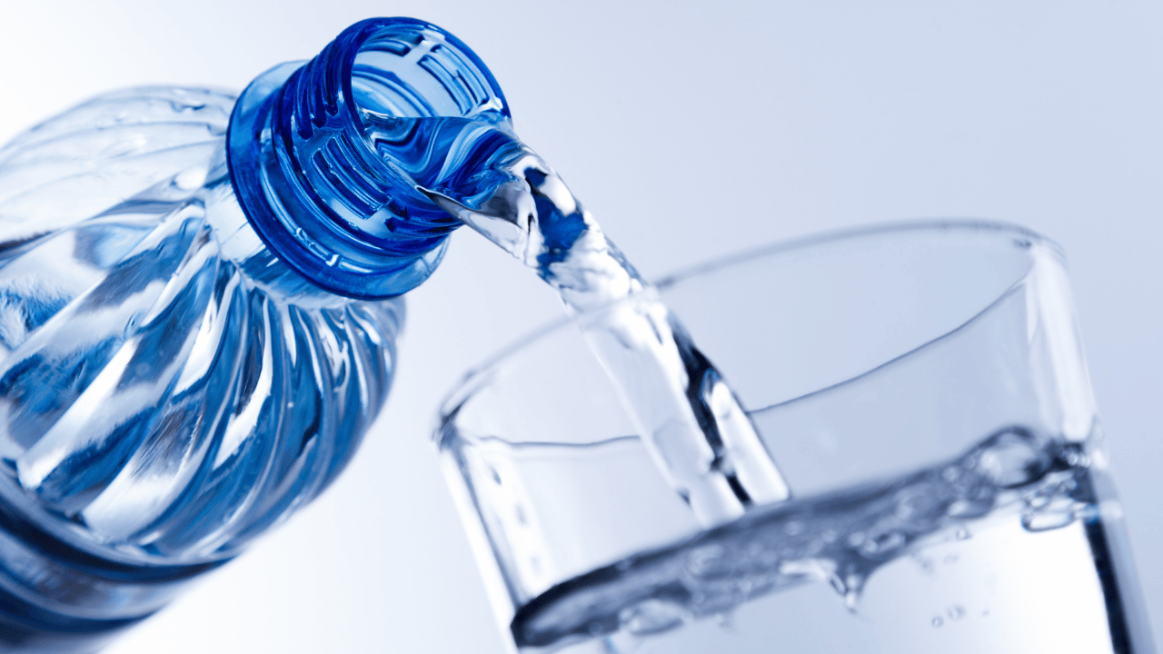水を注いでいる様子