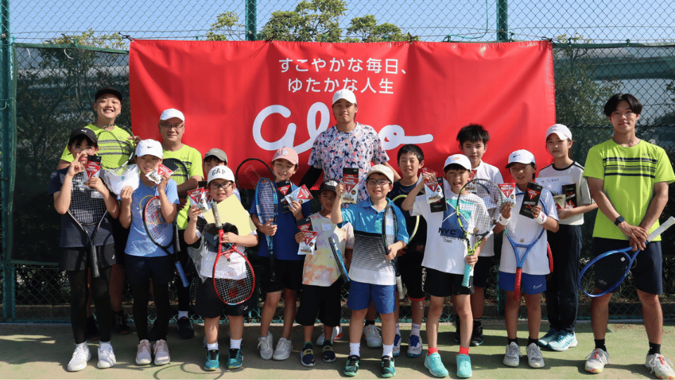 上杉選手を囲んでの集合写真