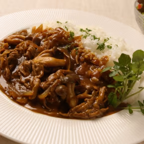 フライパン1つでできる牛薄切り肉としめじのカレー