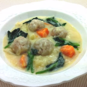 鶏だんごとほうれん草のシチュー